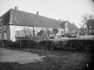 Wirtschaftsgebäude des ehemaligen Zisterzienserklosters Marienfeld (1185-1803), Harsewinkel (Caritas-Kinderheim). Undatiert, um 1935?