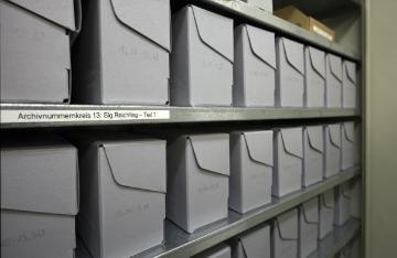 Archivierung im Bildarchiv des LWL-Medienzentrums für Westfalen, Münster - Blick in die Kühlzelle: Säurefreie Kartonagen mit tausenden verpackter Fotoglasplatten einer historischen Bildsammlung.