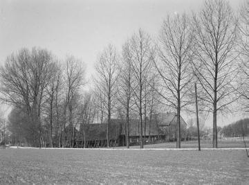 Bauernhof bei Sassenberg-Füchtorf, April 1952.
