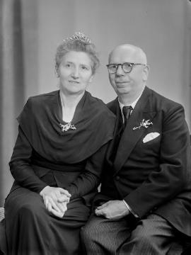 Silberhochzeit 1948 - Fotograf Hermann Jäger (1886-1963) und Ehefrau Agnes (*Siegeroth), verheiratet seit 1923. Atelier Jäger, Harsewinkel.