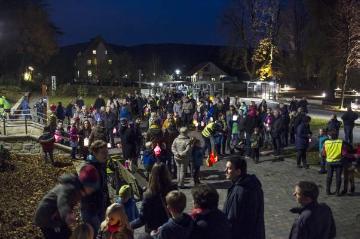 St. Martinsumzug in Brochterbeck, November 2015 - organisiert vom Familienzentrum St. Peter und Paul.