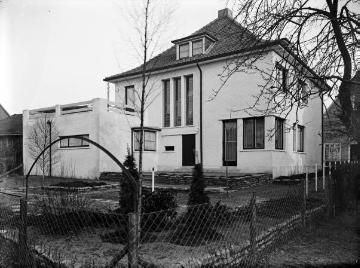 Harsewinkel - Wohnhaus des Arztes Dr. Pieke, Münsterstraße. Undatiert.
