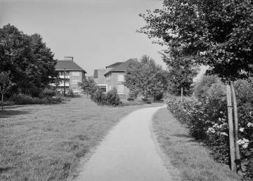 Harsewinkel, um 1960: Gebäude mit Grünanlage, ohne Angabe [Altenheim? Krankenhaus?]