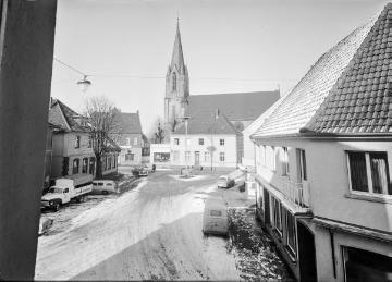 Harsewinkel - Alter Markt Richtung Münsterstraße und St. Lucia-Kirche. Undatiert, um 1960?