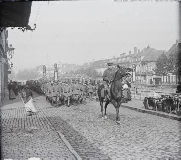 Ein Regiment marschiert, Tournay, Juni 1918