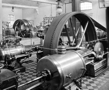 Dampfbetriebene 200 PS-Antriebsmaschinen in einer Weberei