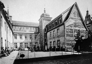 Clemens-Hospital, Münster-Altstadt, Ansicht von der Hofseite. Undatiert, um 1930?