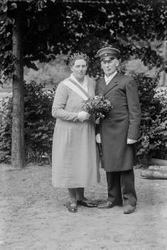 Schützenkönig Anton Austermann (1874-1956) mit Schwägerin Mathilde Althöfer (1890-1968), Harsewinkel, 1938.
