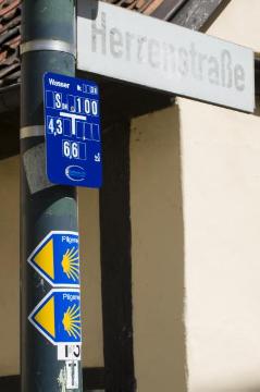 Hinweisschild auf den Jakobsweg von Bielefeld nach Wesel, eröffnet im Mai 2015 in Telgte