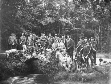 Jagdgesellschaft aus Harsewinkel-Marienfeld und Gütersloh "auf der Hambrügge". Ohne Ort, undatiert, um 1900?