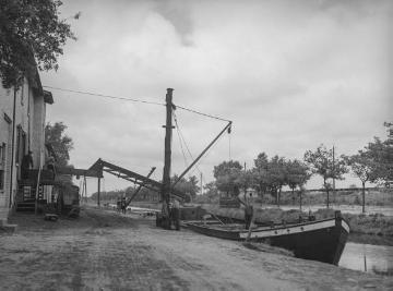 Torftransport auf dem Süd-Nord-Kanal bei Georgsdorf, 1933.