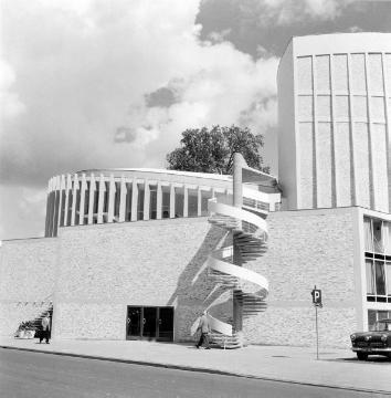 Theater Münster, erbaut 1952-1956 nach Entwürfen der Architekten Harald Deilmann, Max von Hausen, Ortwin Rave und Werner Ruhnau (Voßgasse/Neubrückstraße). Ansicht 1960.