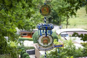 "Biergarten auf Bocketal Hill" - Streifzug über den Campingplatz Bocketal bei Brochterbeck - ganzjährig geöffneter Wochenendplatz am Südhang des Teutoburger Waldes, seit 1965 betrieben von Familie Visse.