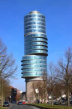 Landmarke "Exzenterhaus", Bochum, 2016: Bürogebäude von 89 Metern Höhe an der Universitätsstraße - errichtet durch Überbauung eines Luftschutzbunkers von 1942, fertiggestellt 2013, Architekt Gerhard Spangenberg.