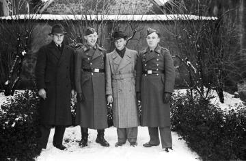 Soldaten im Heimaturlaub, Wilhelm Hübers, Phillip Gülker, Werner Büsken und Alfons Nagel