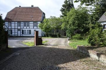 Dorfzentrum Borgeln: Leerstehendes Pfarrhaus an der ev. Dorfkirche. Juni 2016. 