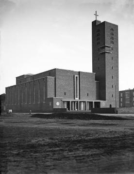Die Heilig-Geist-Kirche an der Metzer Straße, erbaut 1928-1930 von Walter Kremer/Duisburg, Ansicht um 1930