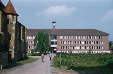 Der Jesuitengang an der St. Petri-Kirche mit Blick zur Juristischen Fakultät der Wilhelms-Universität