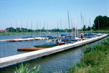 Am Aasee: Bootshafen des Segelsportvereins am Südostufer, Modersohnweg