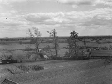 Aussicht von einem Storchennest in Hüde, nahe dem Dümmersee, ca. 1930/40.