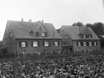 Provinzial-Landarmen- und Pflegehaus Geseke, gegr. 1841: Pflegerwohnhäuser (bis 1834 Franziskanerkloster, ab 1990 Westf. Klinik für geriatrische Psychiatrie)