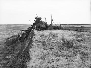 Torfbagger im Groß Heseper Moor, 1938.