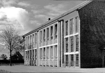 Nottuln: Schulgebäude mit Schulhof, 1957