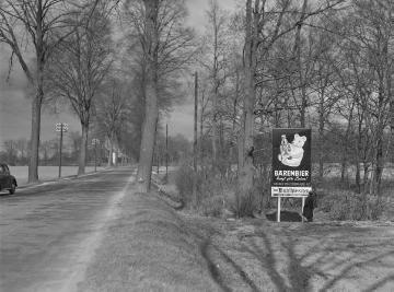 Reklameschild an der Straße zwischen Greven und Saerbeck, März 1953.