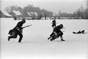 Soldaten der Waffen-SS üben den Winterkrieg. Die österreichische SS-Einheit war von Herbst 1939 bis Frühjahr 1940 in Raesfeld stationiert.