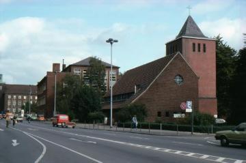 Erlöser-Kirche und Paul-Gerhard-Begegnungszentrum an der Eisenbahnstraße, beide erbaut 1950