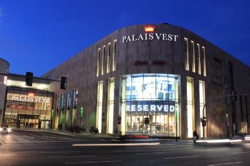 Das Palais Vest in Recklinghausen, ein 2014 eröffnetes Shopping Center, welches für zeitgemäße urbane Umgestaltung und Aufwertung stehen soll