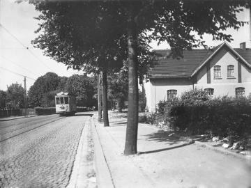 Gladbecker Straße mit Straßenbahnverkehr