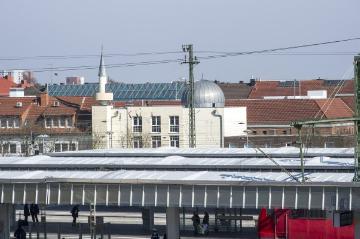 Münster Hauptbahnhof, März 2015: Blick vom Hotel Conti über das Bahnhofsareal während des Neubaus der 2014 abgerissenen Bahnhofshalle. Im Hintergrund die DITIB-Zentralmoschee Münster.