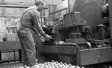 Opel Bochum, 1990: Teilefertigung im Werk I - Bochum-Laer, Dannenbaumstraße. Produktionsbetrieb 1962-2014.