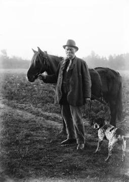 Heinrich Haverkamp ("Rundheiden Hinnerk"), Vater von Rudolf Haverkamp, Bauernhof und Gastwirtschaft in Versmold, an der Grenze zu Harsewinkel, undatiert, um 1920?