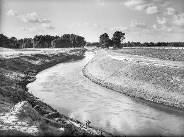 Neues Flussbett der Ems bei "Ringemanns Hals" nahe Münster, Aug. 1937. Fotograf: Georg Hellmund.