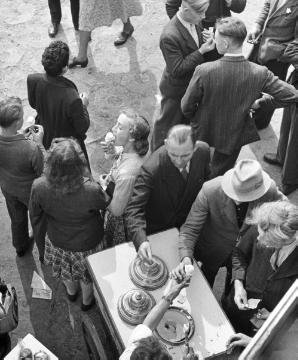 Pferdemarkt Telgte, 1949: Eisverkauf