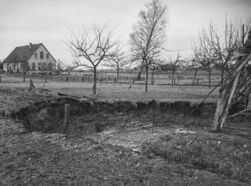 Ein Erdfall 2 km südöstlich von Steinbeck auf dem Hof Möllers, 1934.