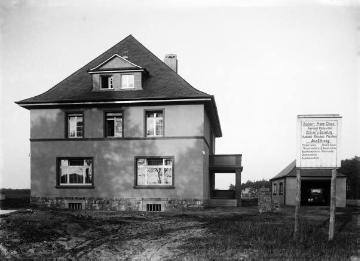 Villa des Fabrikanten Franz Claas (Landmaschinenfabrik CLAAS KGaA mbH) im Bau. Harsewinkel, undatiert, um 1924.