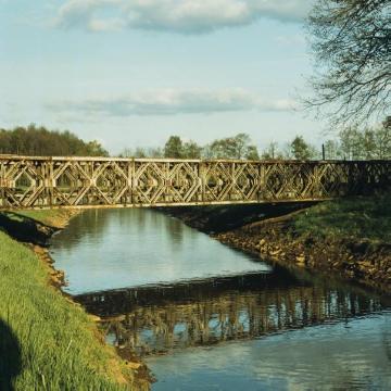 Alte englische Pionierbrücke über die Aa bei Hörstel-Ostenwalde, 1992.