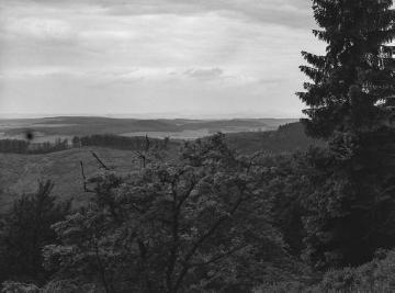 Blick vom Hirschsprung im Eggegebirge bei Willebadessen auf das Warburger Land, 1936.