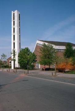 Die Epiphaniaskirche an der Kärntnerstraße mit freistehendem Kirchturm