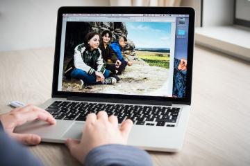 Digitale Lernmedien 2017: Das MacBook, ein Notebook der US-amerikanischen Firma Apple Inc.