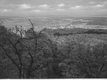 Blick vom Hirschsprung im Eggegebirge auf Willebadessen, 1935.