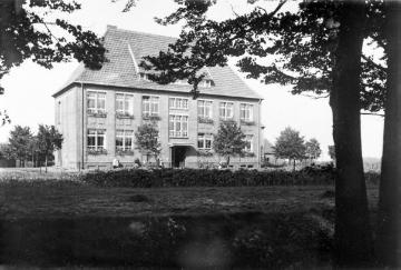 Volksschule in Harsewinkel. Undatiert, um 1950?