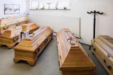Bestattungen Krimpmann (seit 1903): Sargausstellung im Beerdigungsinstitut Dirk Krimpmann - Senden, Mühlenstraße