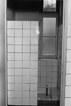 Landesheilanstalt für Psychiatrie Lengerich, Renovierung 1954-1957: Duschbad Gebäude Männer AIII nach dem Umbaubau.