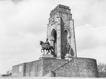 Kaiser-Wilhelm-Denkmal auf der Hohensyburg, April 1953.