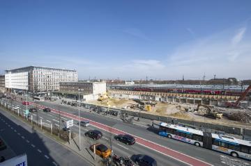Münster Hauptbahnhof, März 2015: Blick vom Hotel Conti auf Bahnhofsstraße während des Neubaus der 2014 abgerissenen Bahnhofshalle.r
