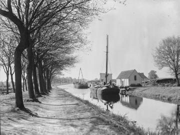 Der Süd-Nord-Kanal bei Twist-Adorf (Landkreis Emsland) oder der Coevorden-Piccardie-Kanal bei Hoogstede (Landkreis Grafschaft Bentheim), undatiert, um 1930? [Zwei identische Bilder, unterschiedliche Originalaufschriften]